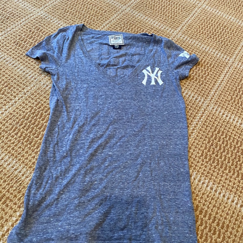 PINK Victoria's Secret Blue Heather New York Yankees V‑Neck Tee